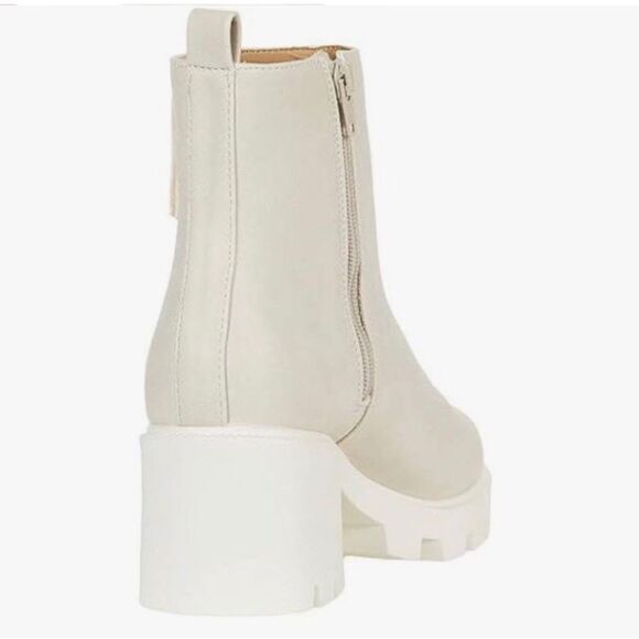 DV Dolce Vita OFF-WHITE Women's Nicola Lug-Sole Ankle Boots Size 8.5 - Picture 2 of 9